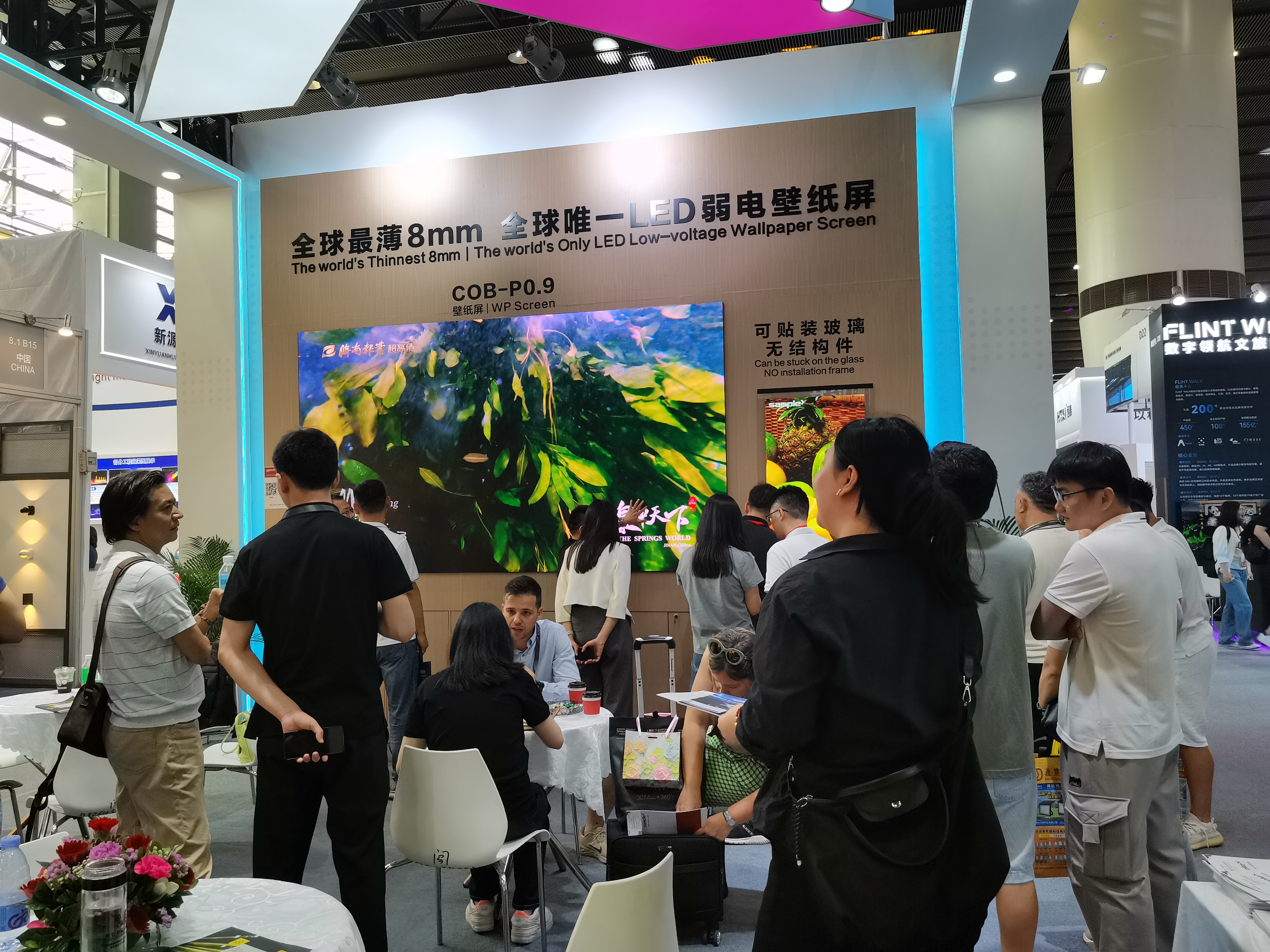 賽普“蟬翼”LED壁紙屏燃爆光亞展！人潮擠爆展位，定義未來(lái)顯示新高度